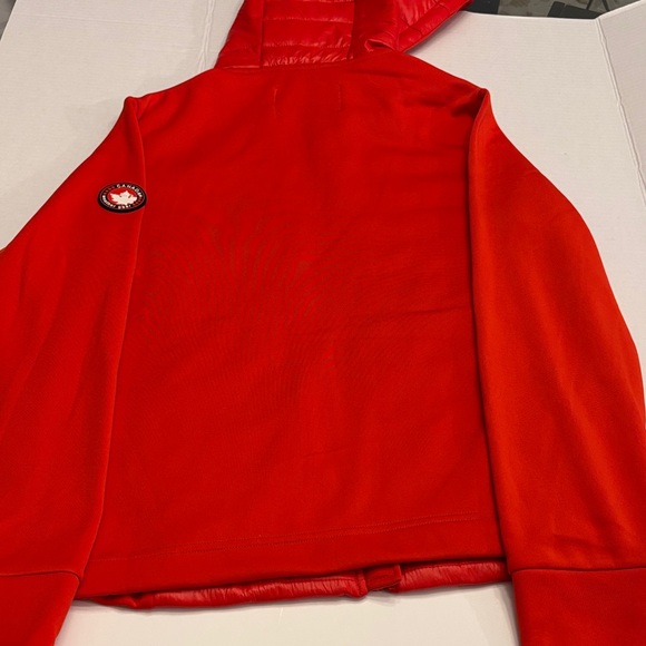 Canada Goose Bold Red Quilted Jacket - Picture 9 of 9